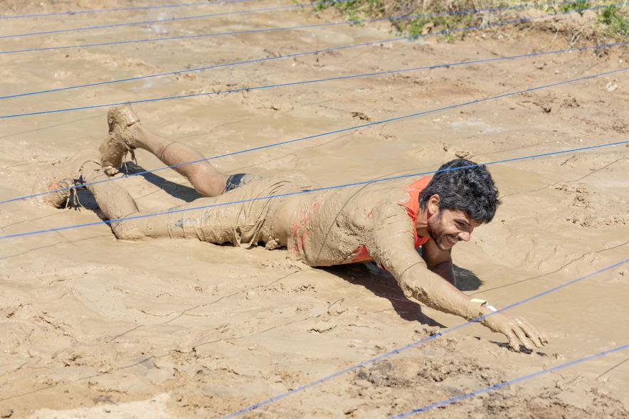 Farinato Race, participante prueba con barro
