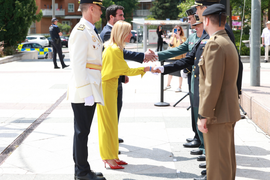 Homenaje a la Policía Local con motivo de la festividad de San Juan, izado bandera