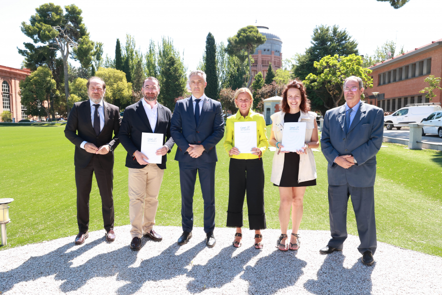 Firma de convenio con el Canal de Isabel II, fotografía de familia