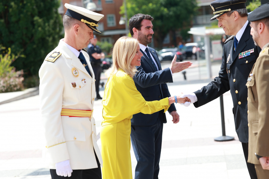 Homenaje a la Policía Local con motivo de la festividad de San Juan, izado bandera