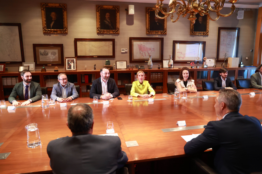 Firma de convenio con el Canal de Isabel II, firmantes en sala Canal de Isabel II