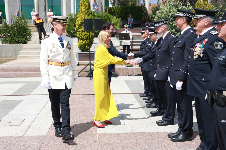 Homenaje a la Policía Local con motivo de la festividad de San Juan, izado bandera