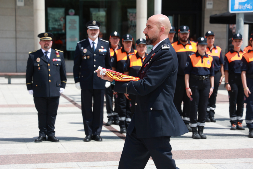 Homenaje a la Policía Local con motivo de la festividad de San Juan, izado bandera