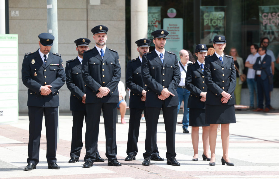 Homenaje a la Policía Local con motivo de la festividad de San Juan, izado bandera