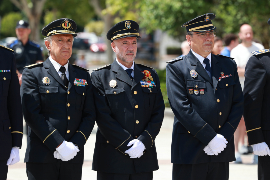 Homenaje a la Policía Local con motivo de la festividad de San Juan, izado bandera