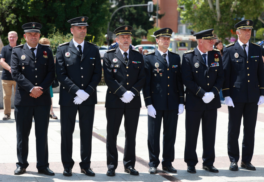 Homenaje a la Policía Local con motivo de la festividad de San Juan, izado bandera