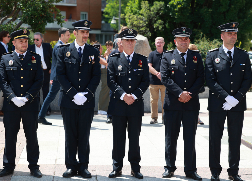 Homenaje a la Policía Local con motivo de la festividad de San Juan, izado bandera