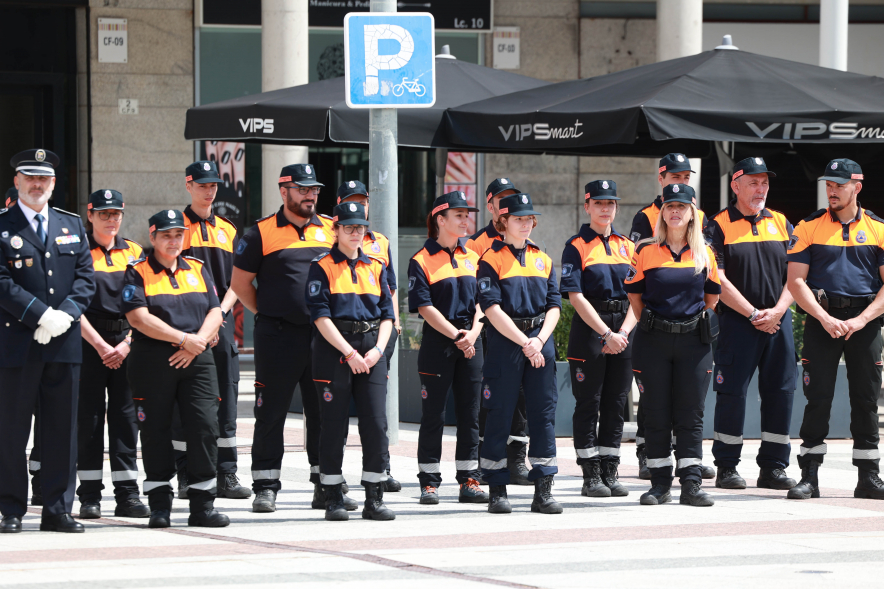 Homenaje a la Policía Local con motivo de la festividad de San Juan, izado bandera