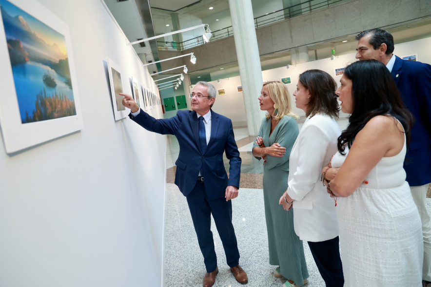 Inauguración exposición fotográfica "Maravillas de Eslovenia", visita