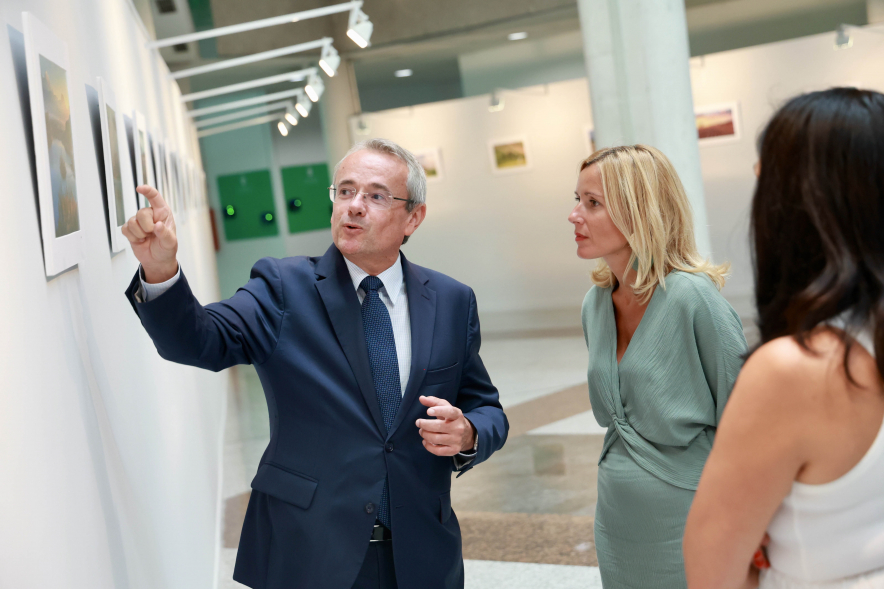 Inauguración exposición fotográfica "Maravillas de Eslovenia", visita