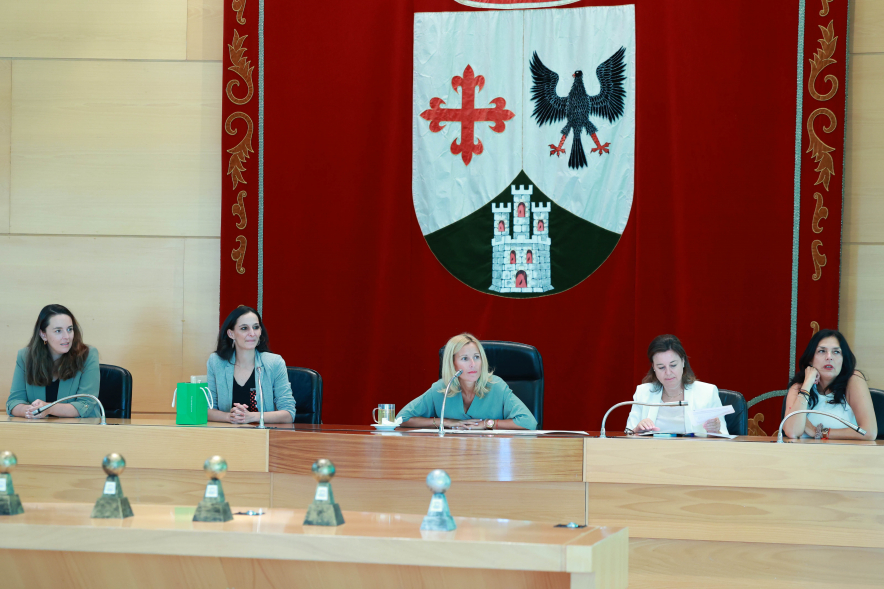 Recepción a alumnos de la Escuela de Danza y Música Semblanzas,  mesa presidencial