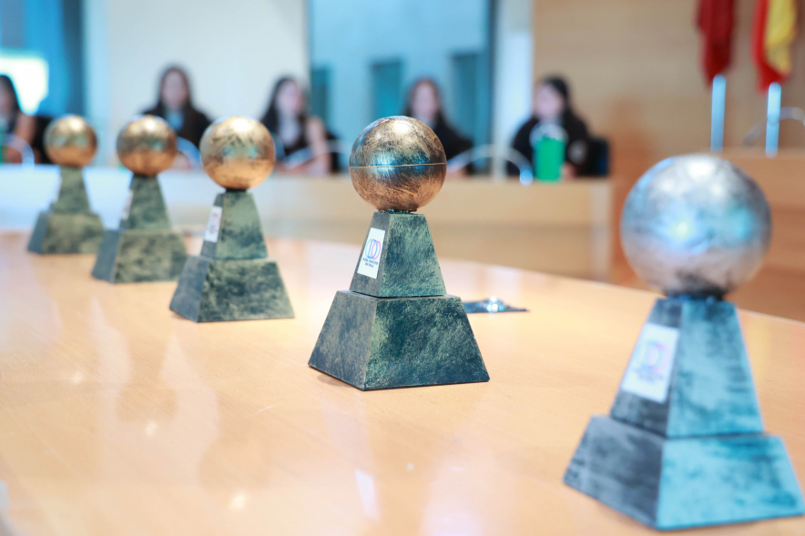 Recepción a alumnos de la Escuela de Danza y Música Semblanzas, trofeos obtenidos