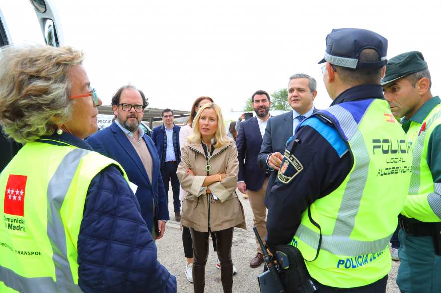 Presentación campaña regional de inspección de autobuses de transporte escolar, autoridades y cuerpos de seguridad