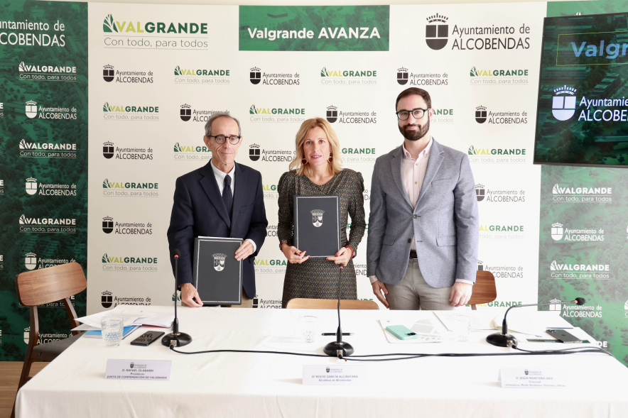 Presentación a medios de "Acciones públicas y sostenibilidad del Proyecto Valgrande", foto de familia firma