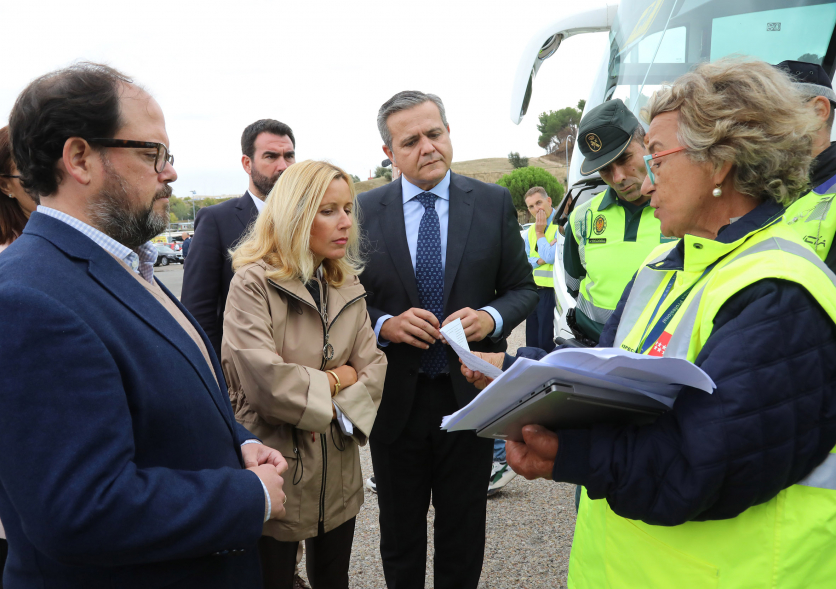 Presentación campaña regional de inspección de autobuses de transporte escolar, autoridades y cuerpos de seguridad