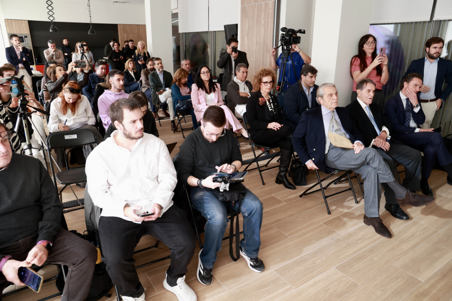 Presentación a medios de "Acciones públicas y sostenibilidad del Proyecto Valgrande", medios de comunicación y público asistente