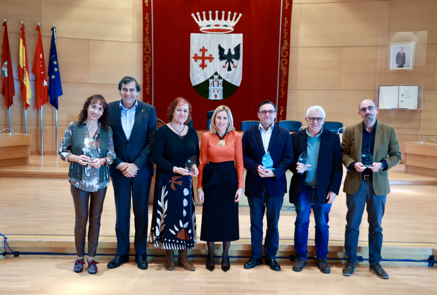 Homenaje a profesores jubilados, foto familia