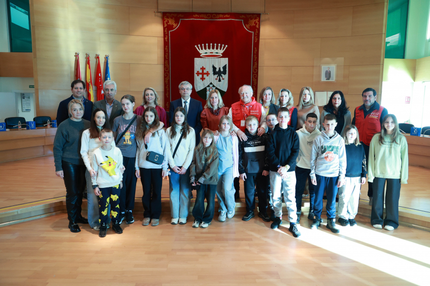 Visita niños ucranianos, foto familia