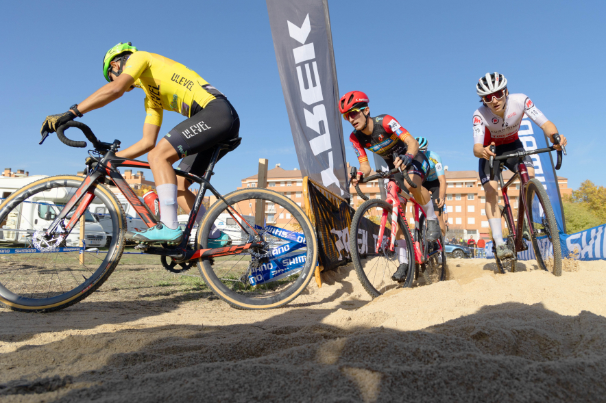 XII Ciclocross Ciudad de Alcobendas EnBici, ciclistas compitiendo