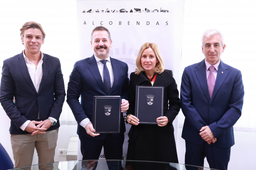 Firma de Protocolo para la Colaboración  en Actividades Deportivas, foto familia