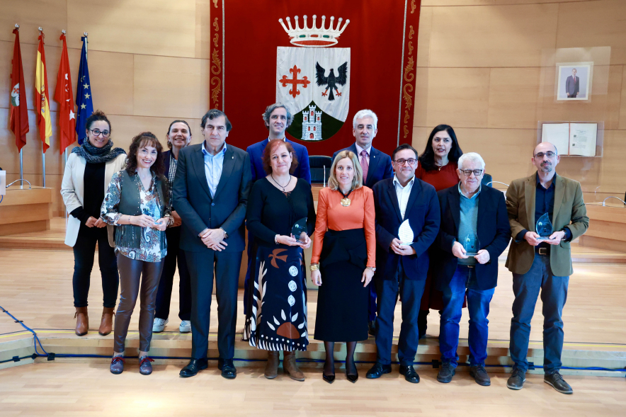 Homenaje a profesores jubilados, foto familia