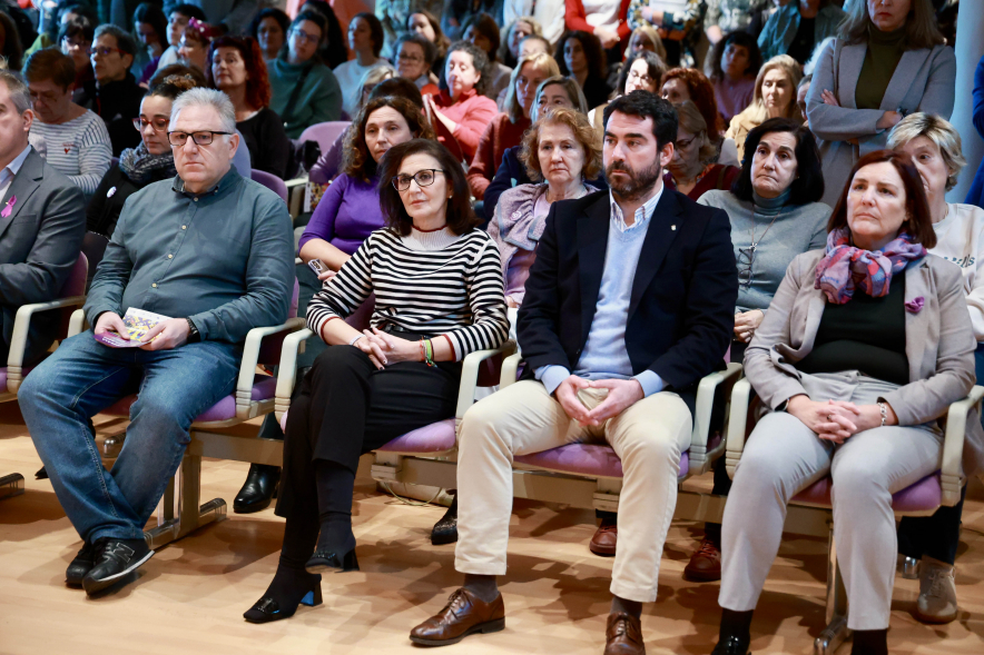 Lectura de manifiesto contra la violencia de género, asistentes
