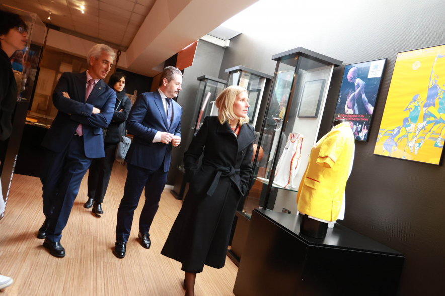 Firma de Protocolo para la Colaboración  en Actividades Deportivas, visita museo FEB