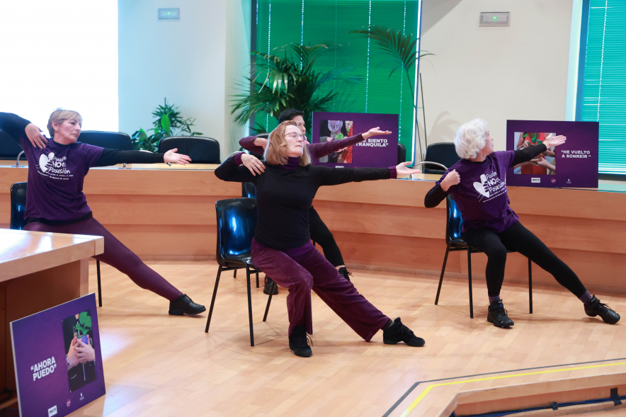 Lectura de manifiesto contra la violencia de género, performance