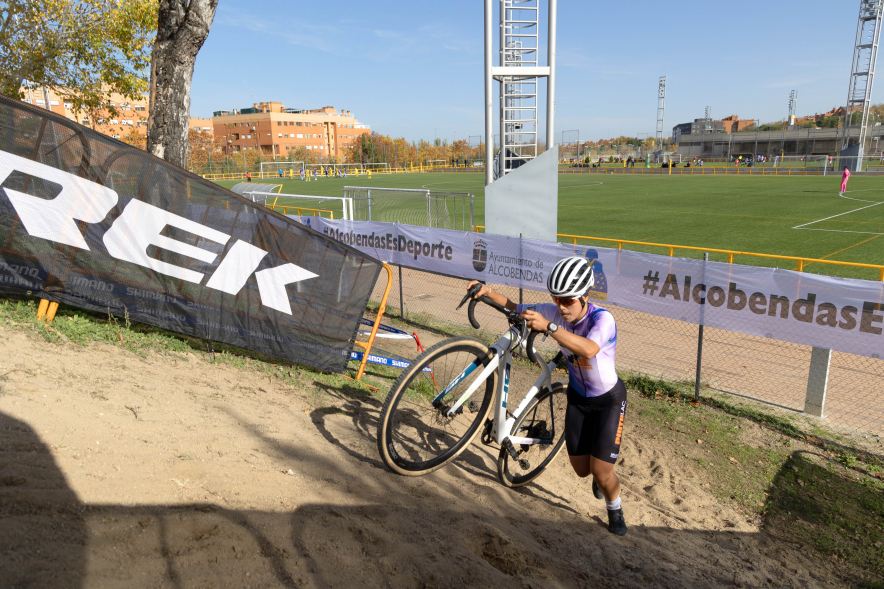 XII Ciclocross Ciudad de Alcobendas EnBici, ciclista compitiendo
