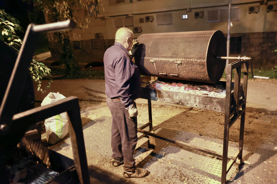Celebración de la fiesta del Magosto, asado de castañas