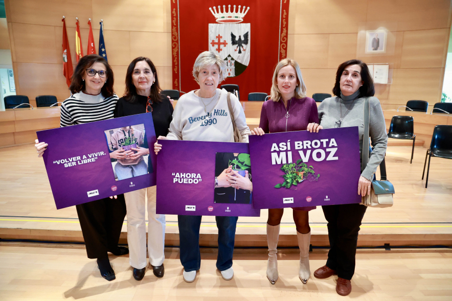 Lectura de manifiesto contra la violencia de género, foto familia