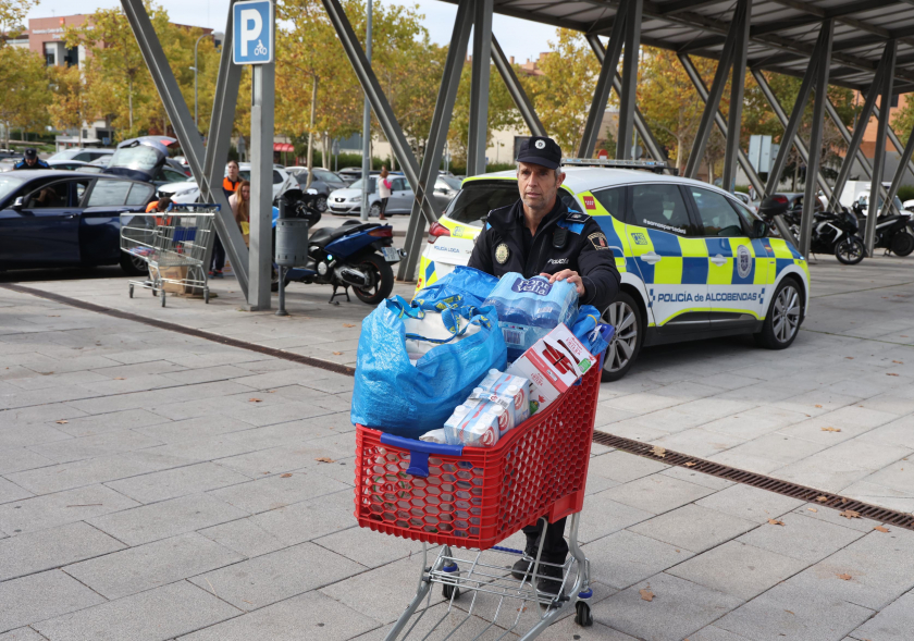 Alcobendas se solidariza con los afectados por las inundaciones de la DANA en la Comunidad Valenciana, recogida de alimentos
