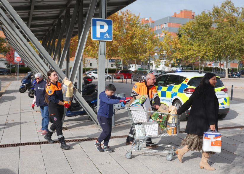 Alcobendas se solidariza con los afectados por las inundaciones de la DANA en la Comunidad Valenciana, recogida de alimentos