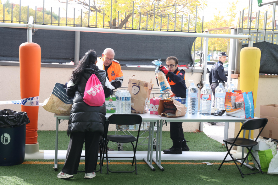Alcobendas se solidariza con los afectados por las inundaciones de la DANA en la Comunidad Valenciana, recogida de alimentos