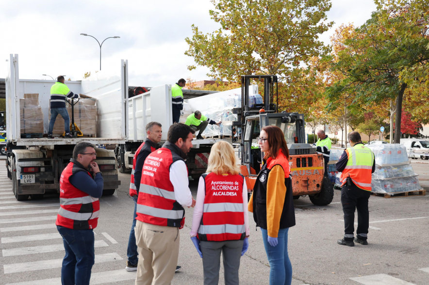 Recogida urgente de alimentos y productos de higiene para los afectados por la DANA en la Comunidad Valenciana, recogida de alimentos