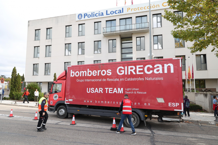 Salida de vehículos de bomberos GIRECAN y Protección Civil de Alcobendas, vehículo bomberos GIRECAN