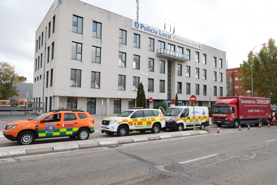 Salida de vehículos de bomberos GIRECAN y Protección Civil de Alcobendas, vehículos