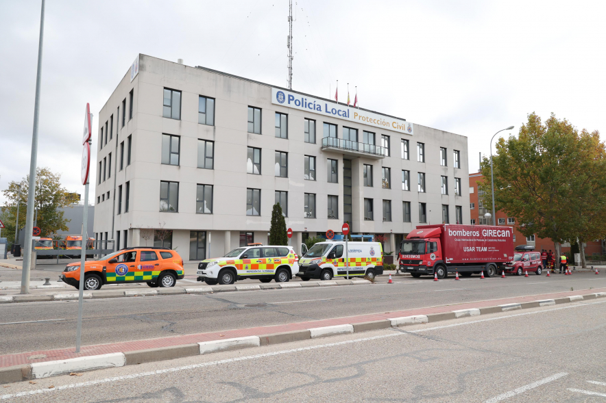 Salida de vehículos de bomberos GIRECAN y Protección Civil de Alcobendas, vehículos