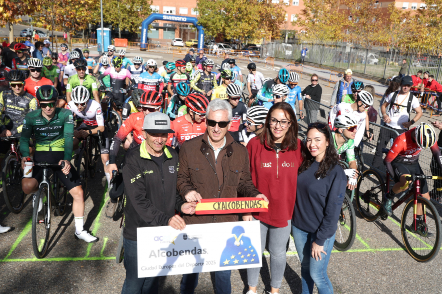 XII Ciclocross Ciudad de Alcobendas EnBici, concejales corte de cinta