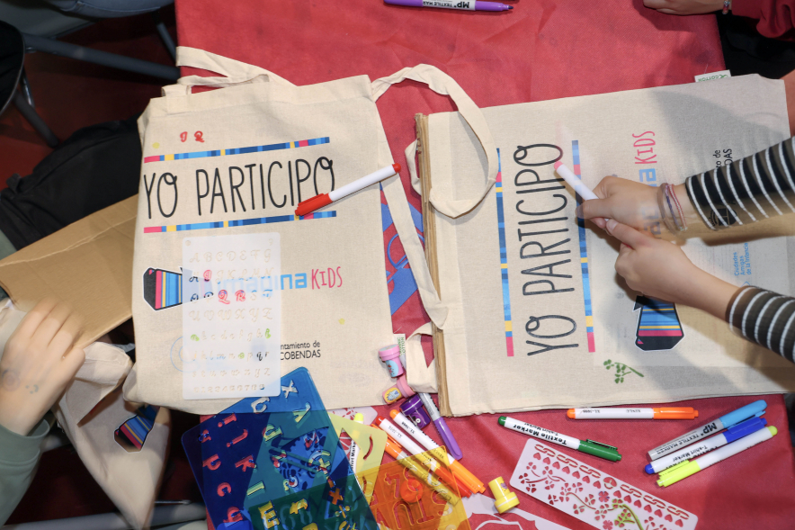Gran Fiesta del Día Universal de la Infancia, bolsas "YO PARTICIPO"