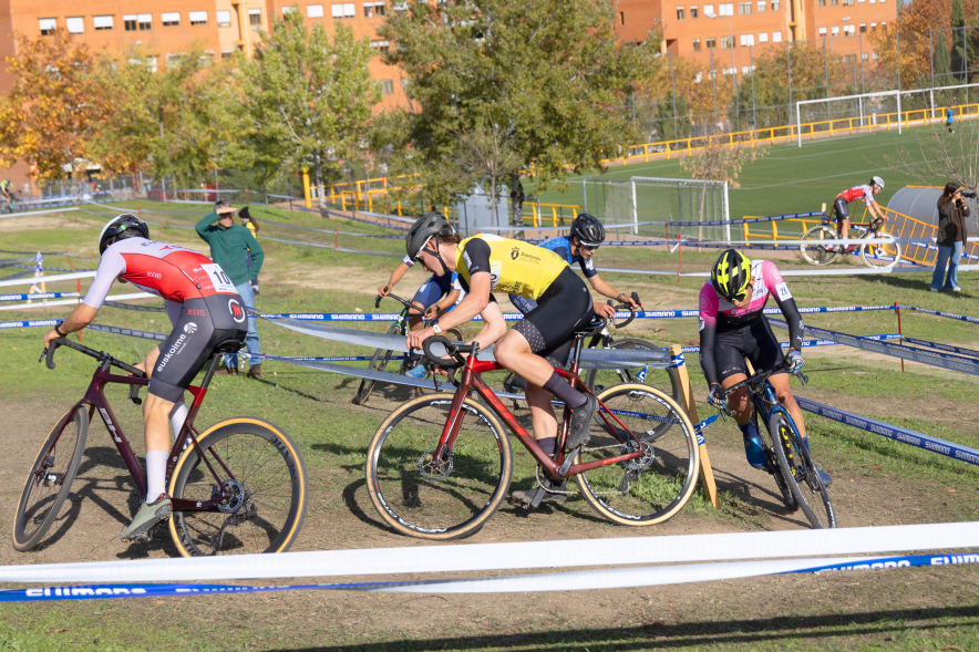 XII Ciclocross Ciudad de Alcobendas EnBici, ciclistas compitiendo