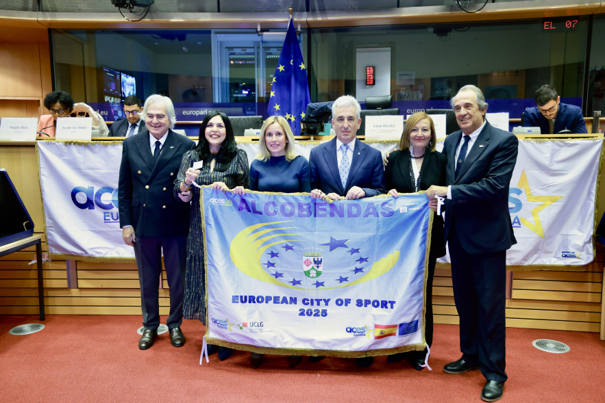 Alcobendas recibe su acreditación como "Ciudad Europea del Deporte 2025", foto de familia
