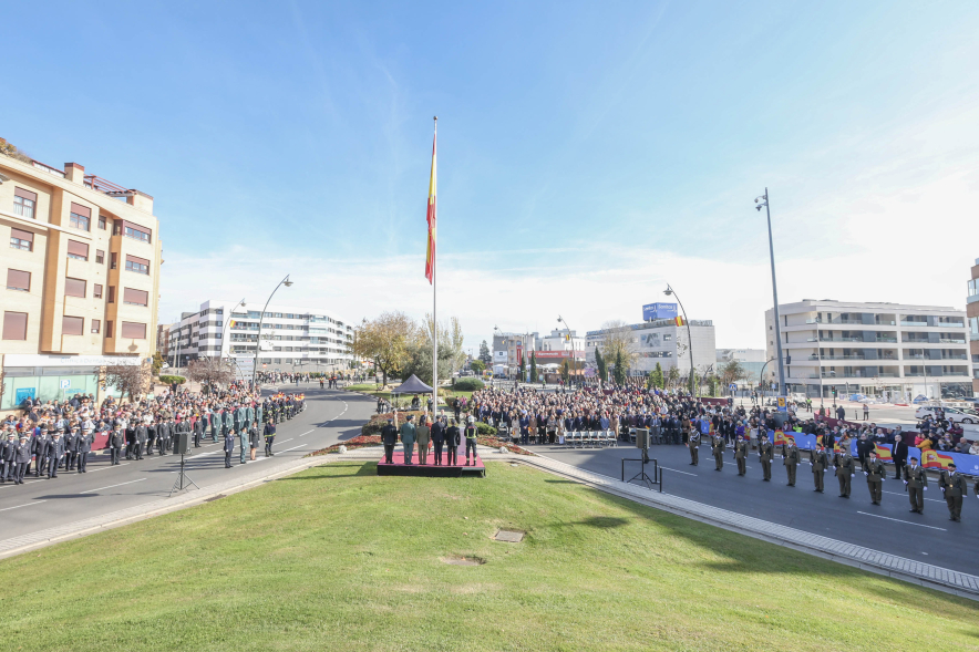 Día de la Constitución, izado de bandera