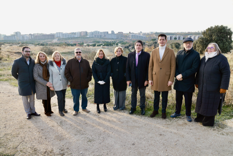 Firma del acta de replanteo de las obras de la Solana de Valdebebas, foto familia
