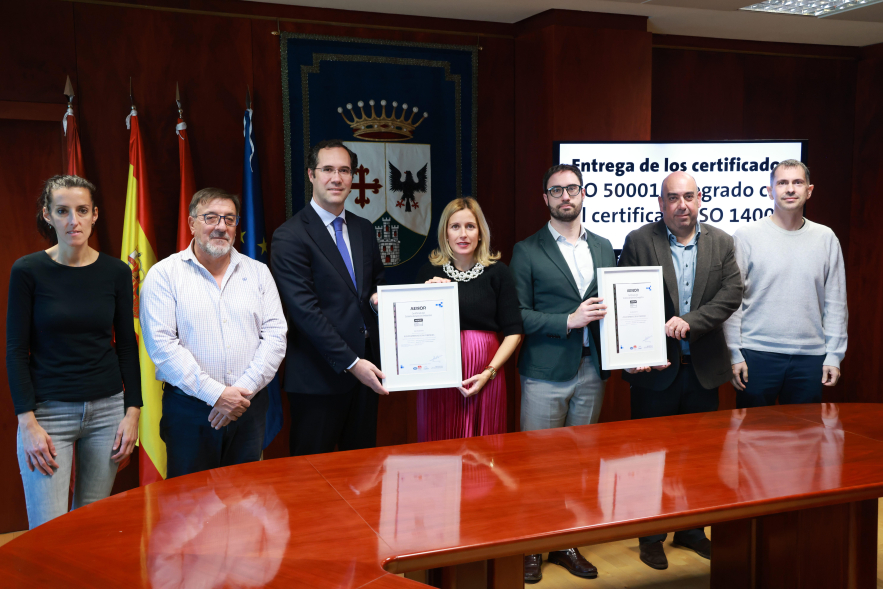 Entrega de certificados ISO-AENOR, foto familia