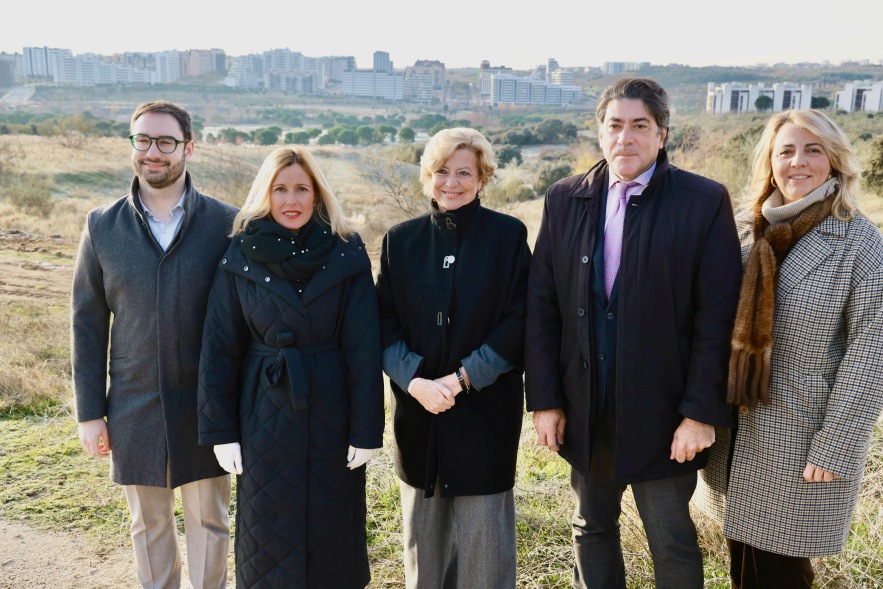 Firma del acta de replanteo de las obras de la Solana de Valdebebas, foto familia