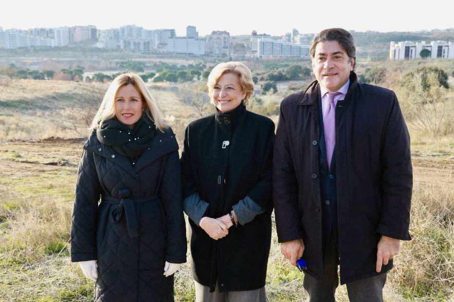 Firma del acta de replanteo de las obras de la Solana de Valdebebas, foto familia