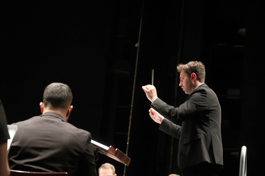 Concierto de Navidad, director