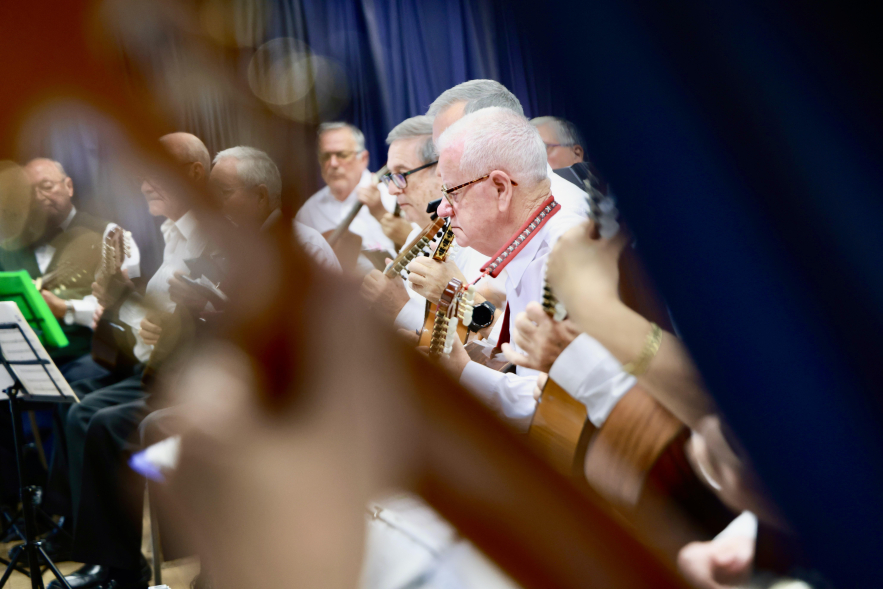 Villancicos intergeneracionales, actuación Rondalla con Cuerdas