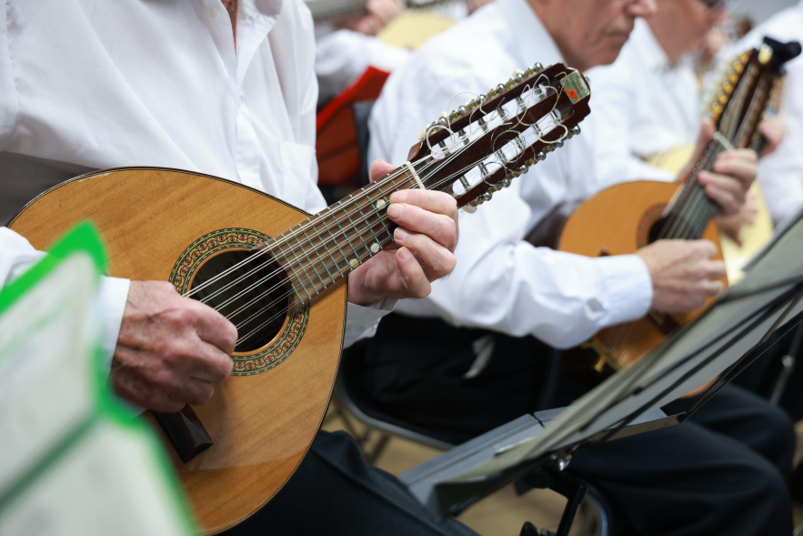 Villancicos intergeneracionales, actuación Rondalla con Cuerdas